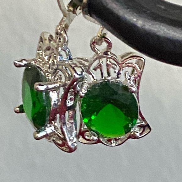 Emerald Leverback Earrings - Picture 2 of 7